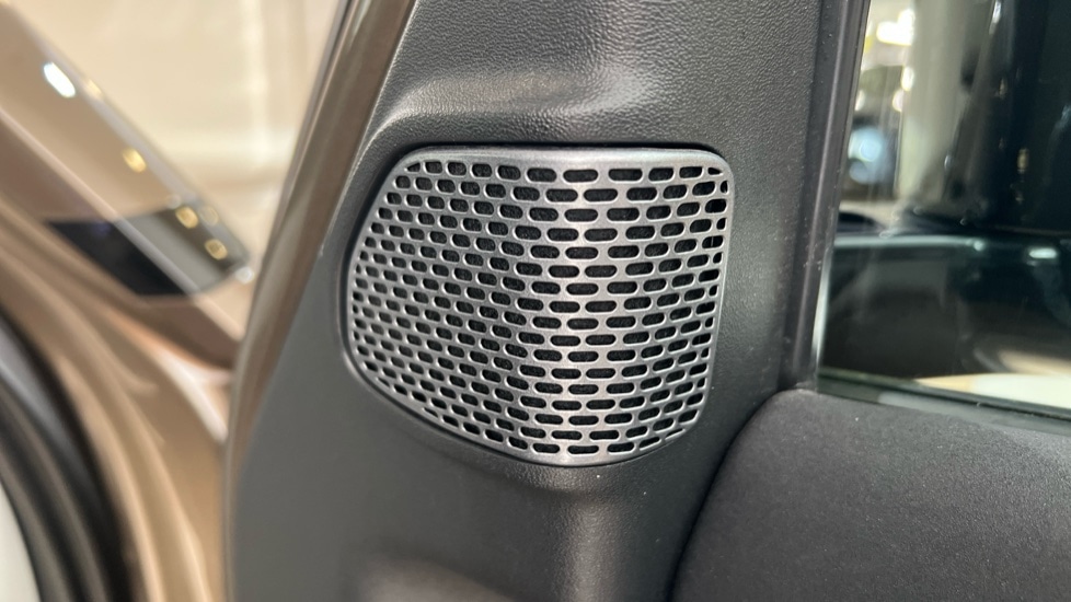 Used Land Rover Defender 2020 for sale - 76338864: Photo 77