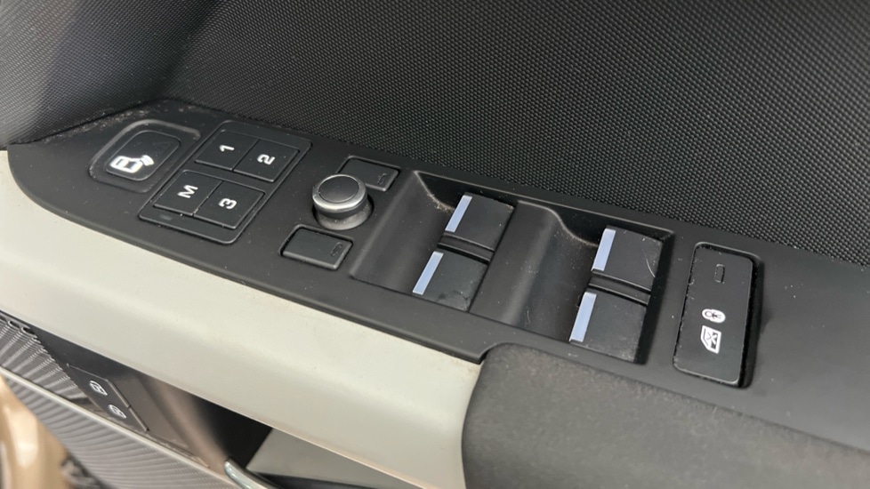 Used Land Rover Defender 2020 for sale - 76338864: Photo 78