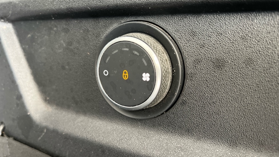 Used Land Rover Defender 2020 for sale - 76338864: Photo 87