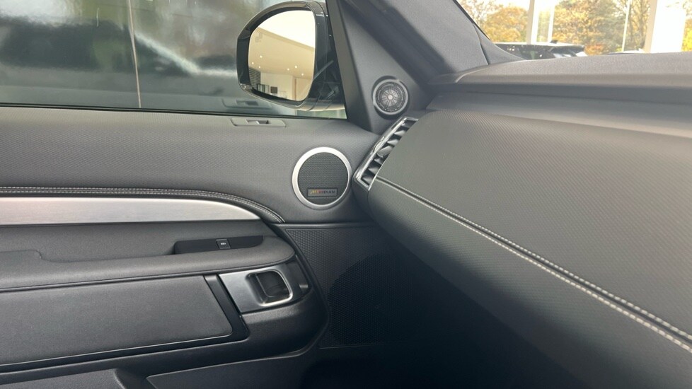 Used Land Rover Discovery 2024 for sale - 76297489: Photo 23