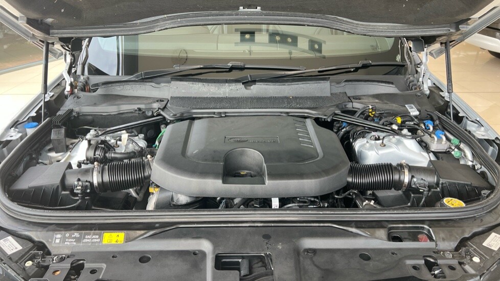 Used Land Rover Discovery 2024 for sale - 76297489: Photo 30