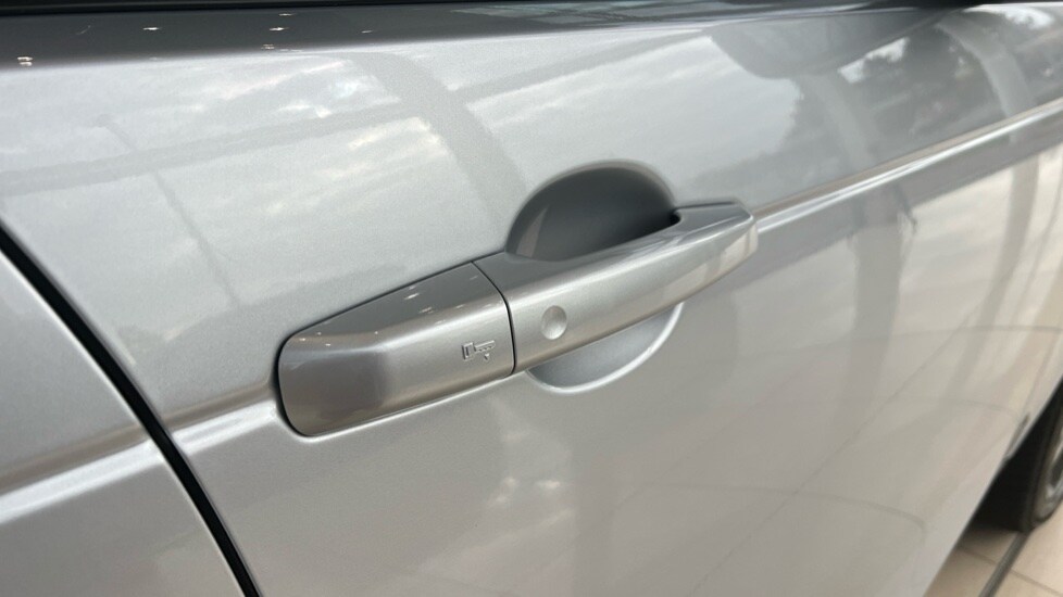 Used Land Rover Discovery 2024 for sale - 76297489: Photo 39