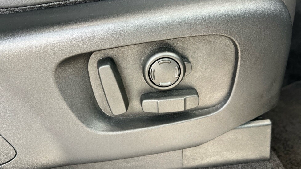 Used Land Rover Discovery 2024 for sale - 76297489: Photo 74