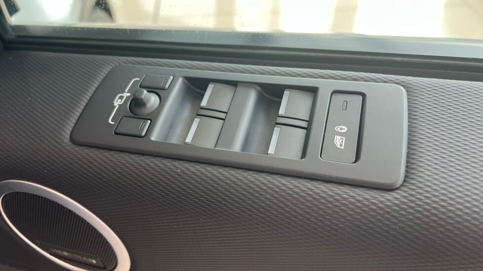 Used Land Rover Discovery 2024 for sale - 76297489: Photo 77