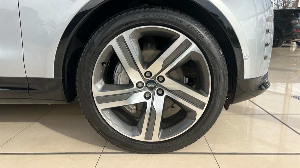 Used Land Rover Discovery 2024 for sale - 76297489: Photo 8