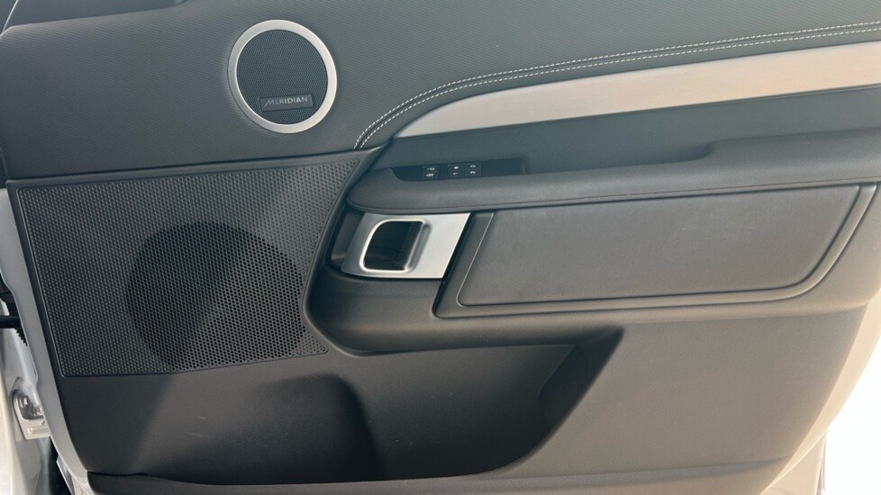 Used Land Rover Discovery 2024 for sale - 76297489: Photo 80