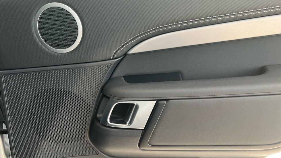 Used Land Rover Discovery 2024 for sale - 76297489: Photo 81