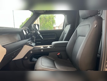 Used Land Rover Defender 2024 for sale - 75395497: Photo