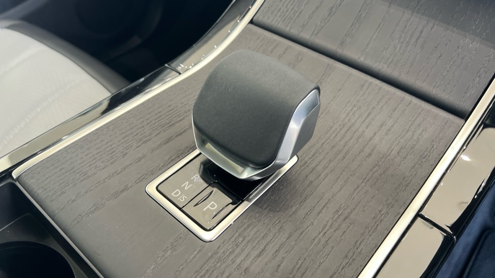 Used Land Rover Range Rover Evoque 2025 for sale - 76640320: Photo 13