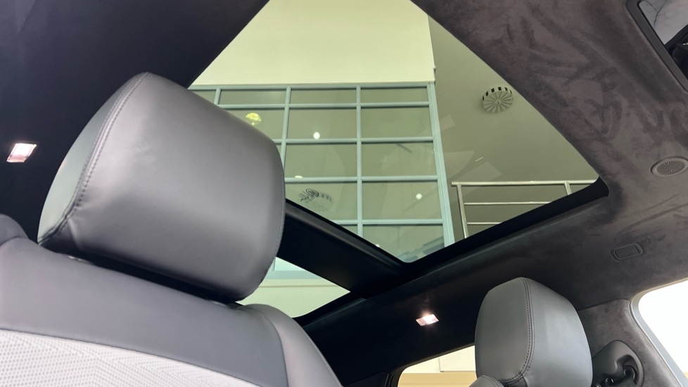 Used Land Rover Range Rover Evoque 2025 for sale - 76640320: Photo 21