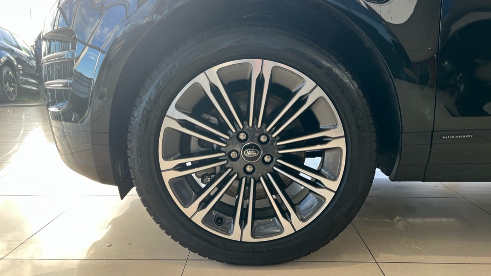 Used Land Rover Range Rover Evoque 2025 for sale - 76640320: Photo 31