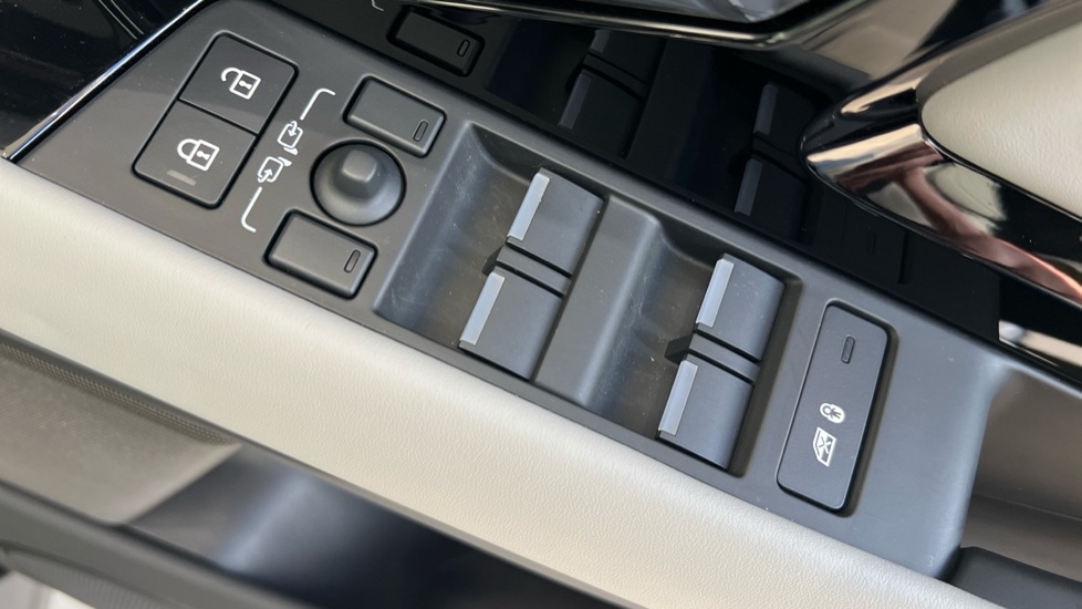 Used Land Rover Range Rover Evoque 2025 for sale - 76640320: Photo 81