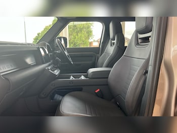 Used Land Rover Defender 2025 for sale - 75404119: Photo