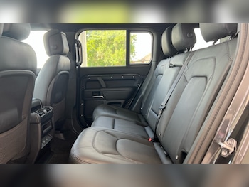 Used Land Rover Defender 2024 for sale - 75395493: Photo