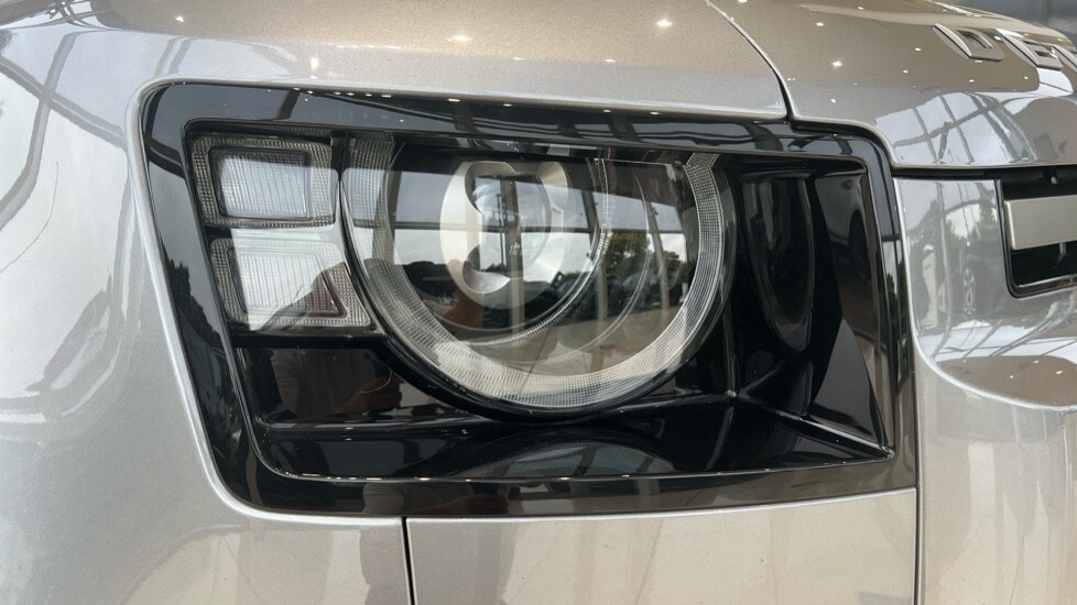 Used Land Rover Defender 2024 for sale - 76099979: Photo 17