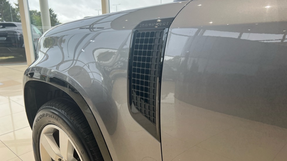 Used Land Rover Defender 2024 for sale - 76099979: Photo 20