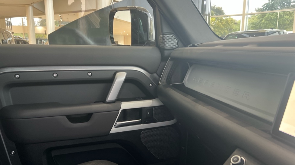 Used Land Rover Defender 2024 for sale - 76099979: Photo 34