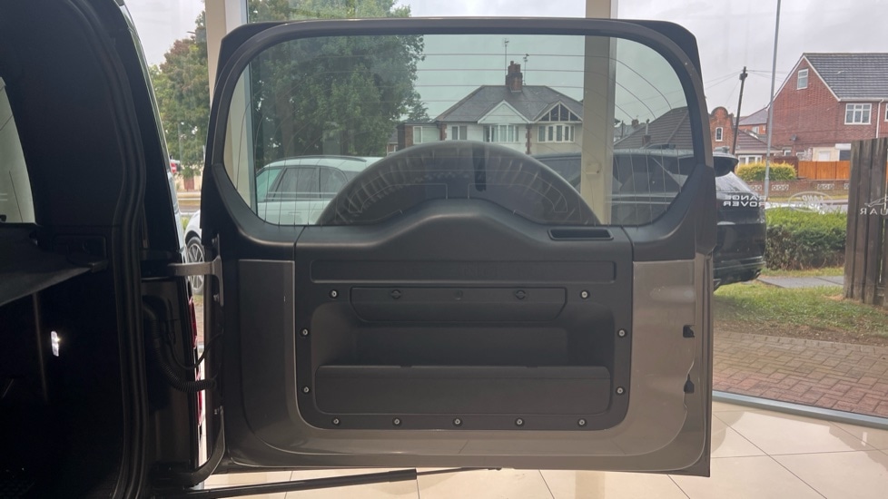 Used Land Rover Defender 2024 for sale - 76099979: Photo 35
