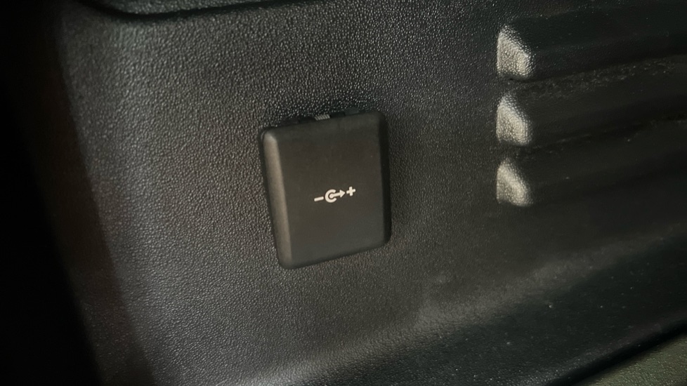 Used Land Rover Defender 2024 for sale - 76099979: Photo 84