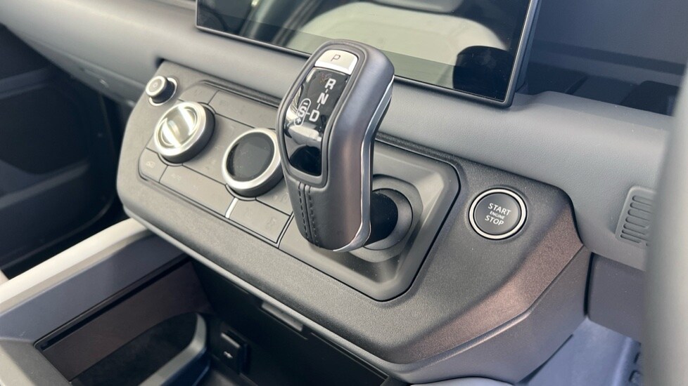 Used Land Rover Defender 2025 for sale - 76966597: Photo 13