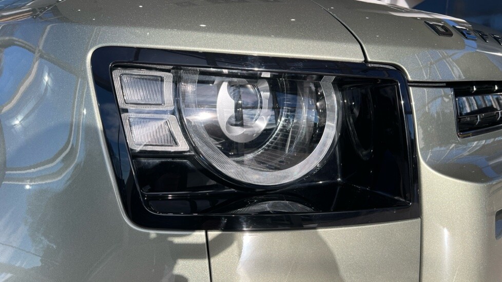 Used Land Rover Defender 2025 for sale - 76966597: Photo 17