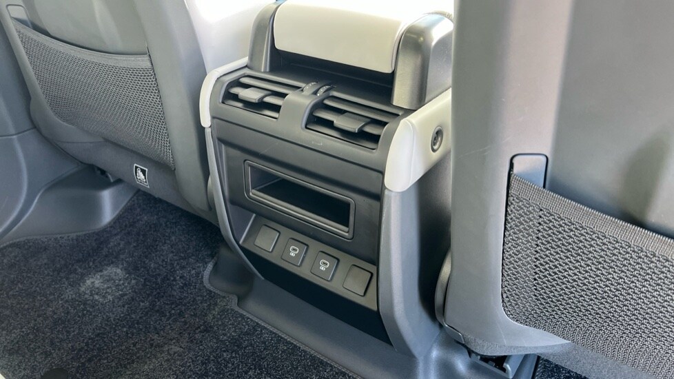 Used Land Rover Defender 2025 for sale - 76966597: Photo 18