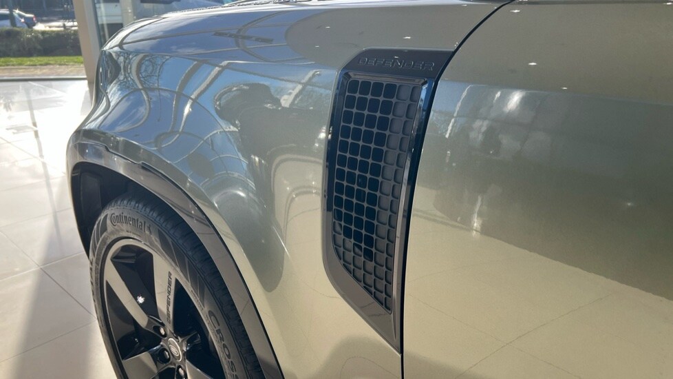 Used Land Rover Defender 2025 for sale - 76966597: Photo 20