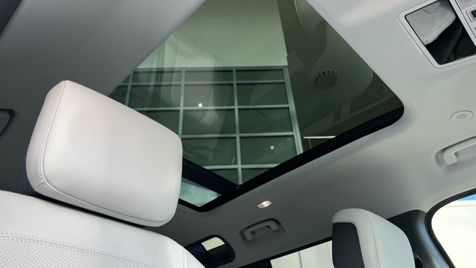 Used Land Rover Defender 2025 for sale - 76966597: Photo 21