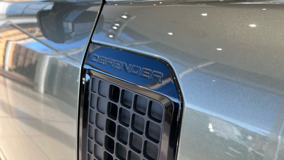 Used Land Rover Defender 2025 for sale - 76966597: Photo 22