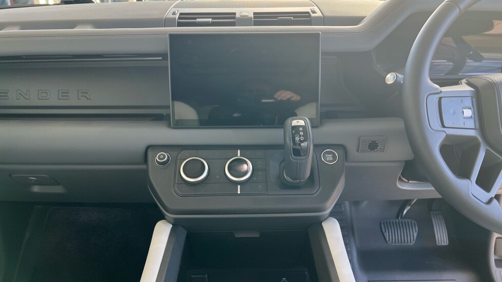 Used Land Rover Defender 2025 for sale - 76966597: Photo 29