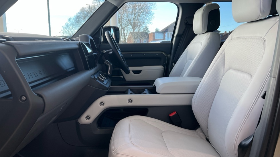 Used Land Rover Defender 2025 for sale - 76966597: Photo 3