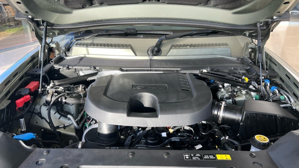 Used Land Rover Defender 2025 for sale - 76966597: Photo 30