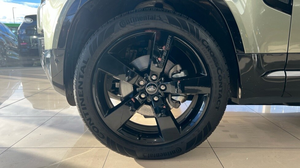 Used Land Rover Defender 2025 for sale - 76966597: Photo 31