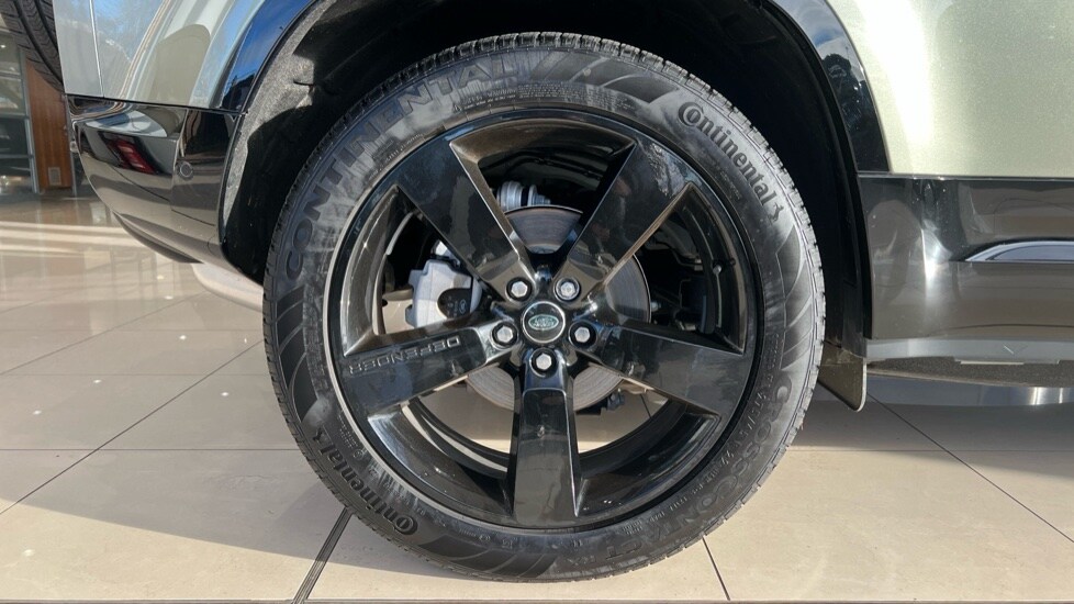 Used Land Rover Defender 2025 for sale - 76966597: Photo 32