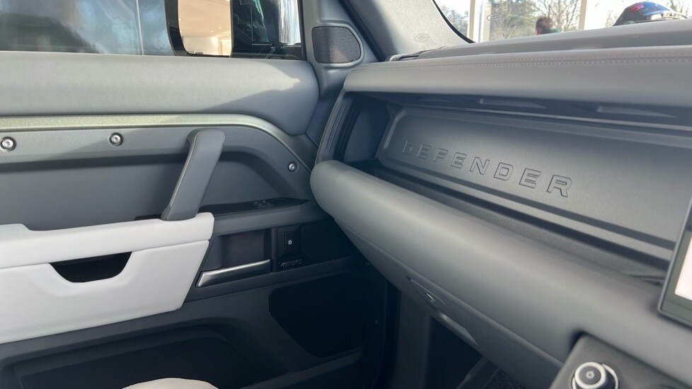 Used Land Rover Defender 2025 for sale - 76966597: Photo 34