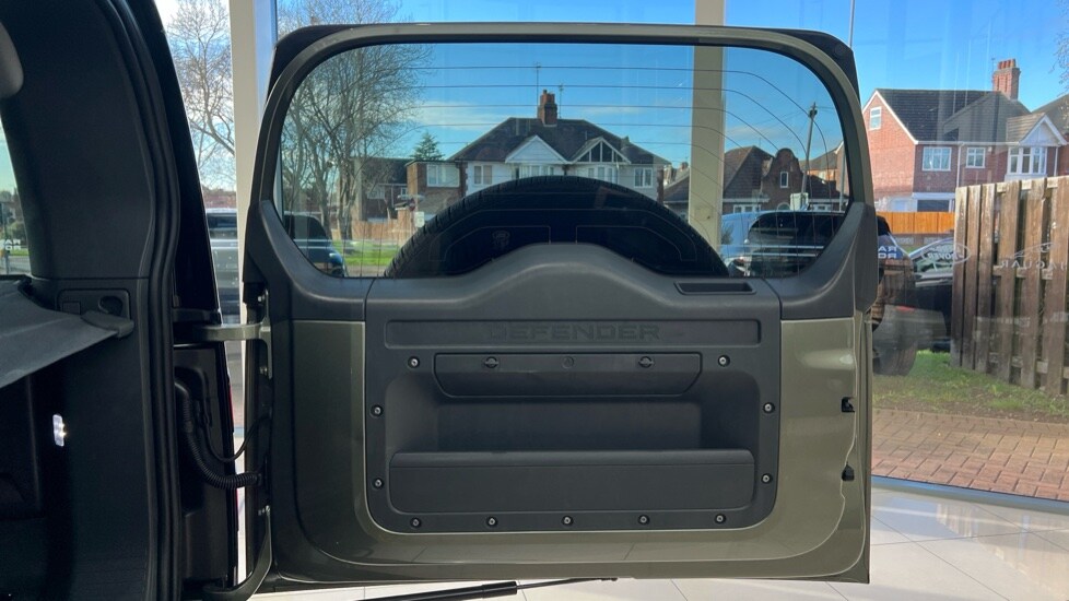 Used Land Rover Defender 2025 for sale - 76966597: Photo 35