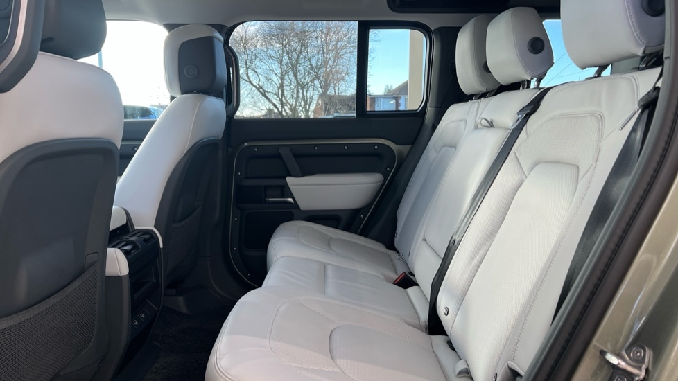 Used Land Rover Defender 2025 for sale - 76966597: Photo 4