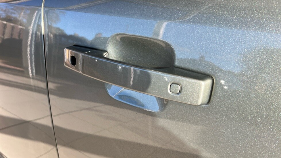 Used Land Rover Defender 2025 for sale - 76966597: Photo 42