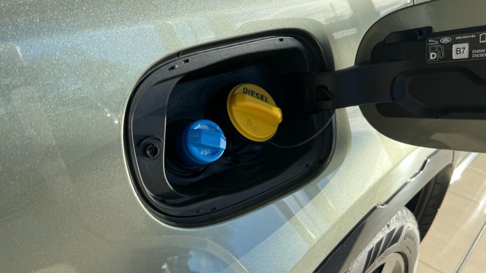 Used Land Rover Defender 2025 for sale - 76966597: Photo 46