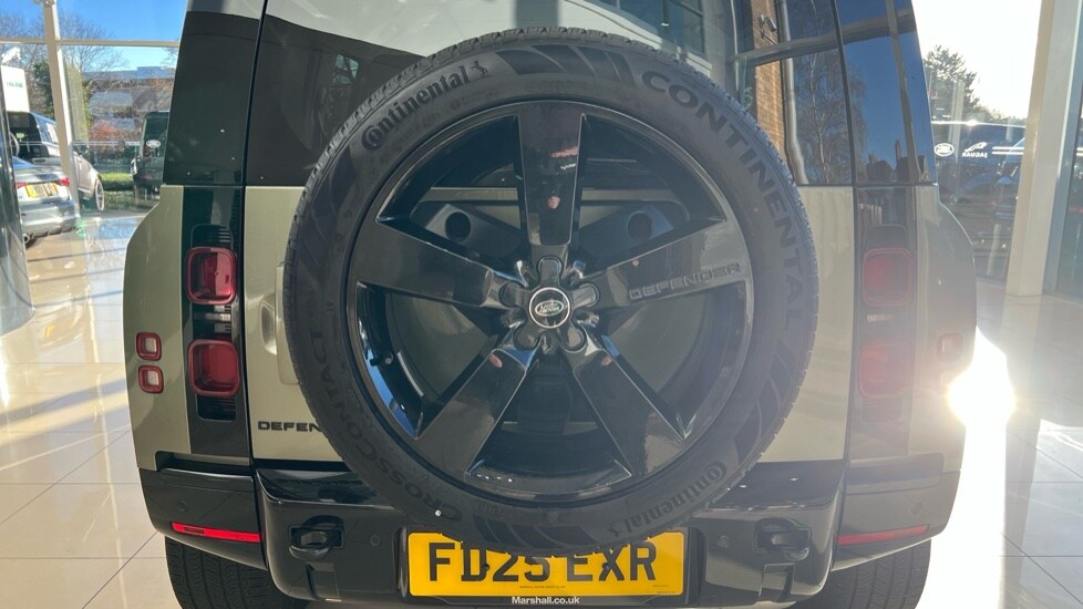 Used Land Rover Defender 2025 for sale - 76966597: Photo 47