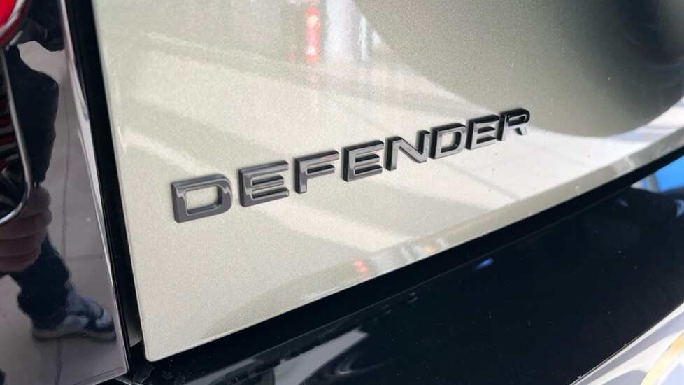 Used Land Rover Defender 2025 for sale - 76966597: Photo 48