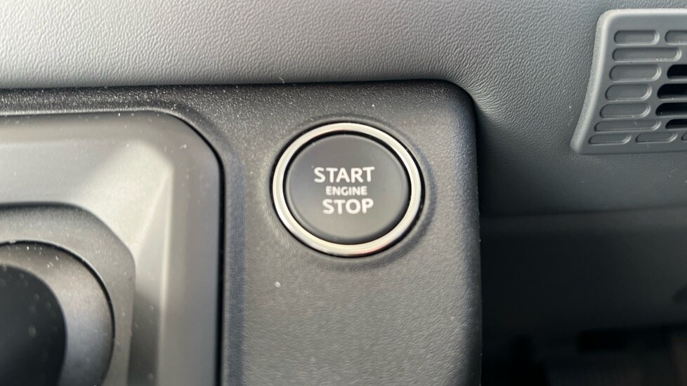 Used Land Rover Defender 2025 for sale - 76966597: Photo 62