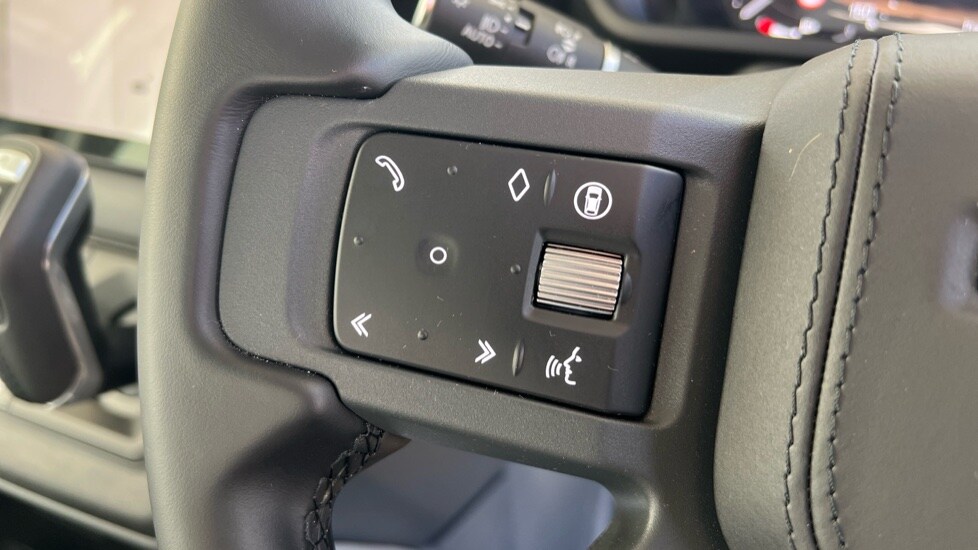 Used Land Rover Defender 2025 for sale - 76966597: Photo 69