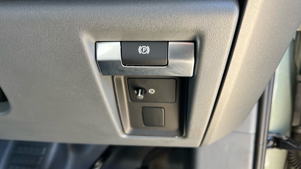 Used Land Rover Defender 2025 for sale - 76966597: Photo 74