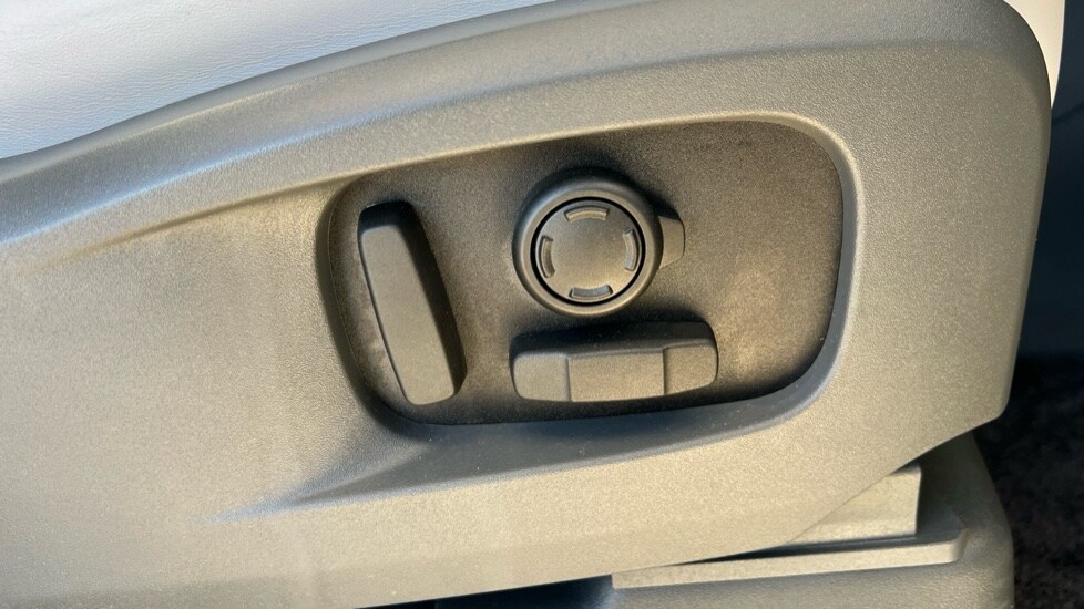 Used Land Rover Defender 2025 for sale - 76966597: Photo 75