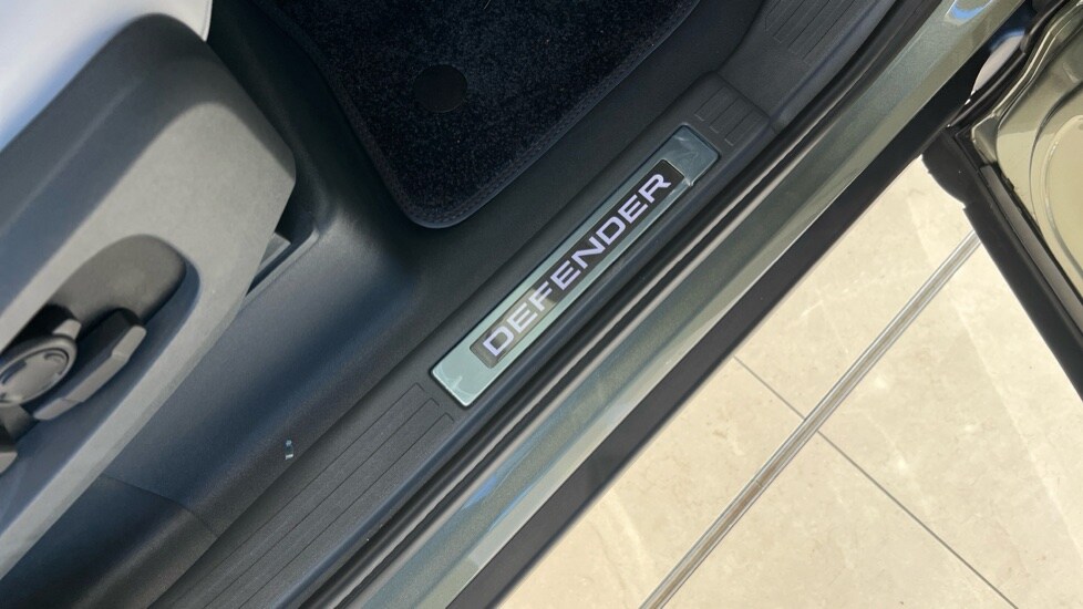 Used Land Rover Defender 2025 for sale - 76966597: Photo 76
