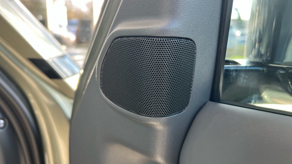 Used Land Rover Defender 2025 for sale - 76966597: Photo 77