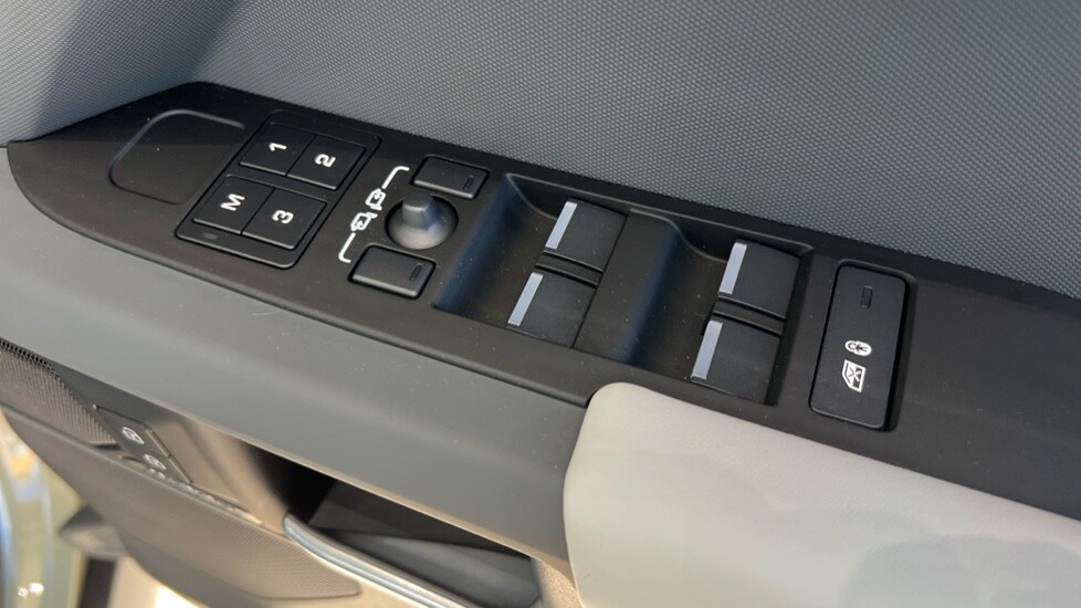 Used Land Rover Defender 2025 for sale - 76966597: Photo 78