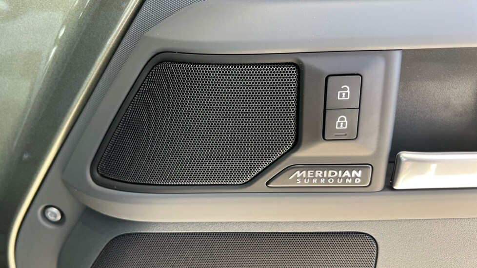 Used Land Rover Defender 2025 for sale - 76966597: Photo 79