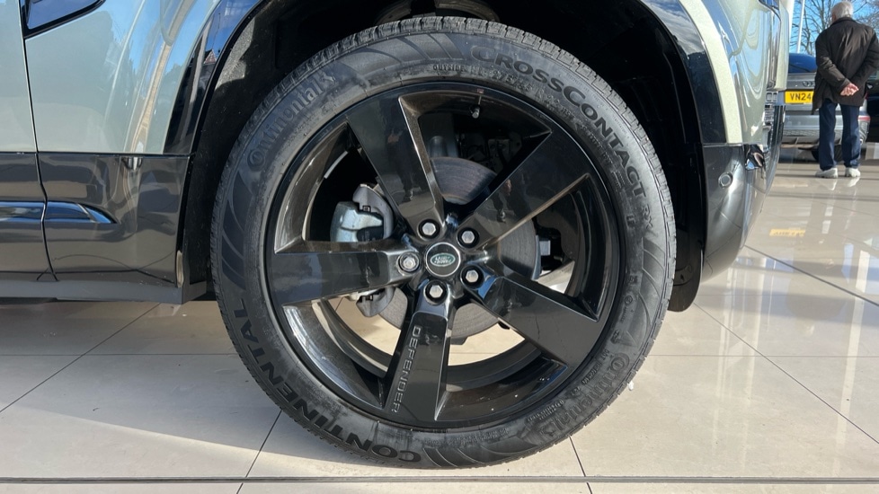 Used Land Rover Defender 2025 for sale - 76966597: Photo 8